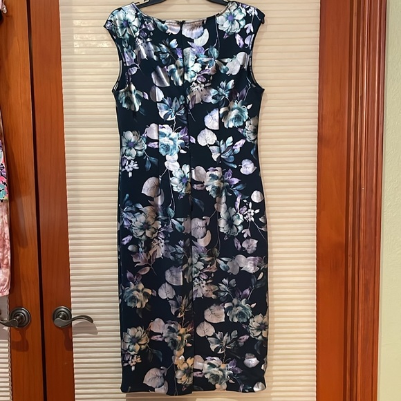 New York and Company, Green stretch, floral, print dress, shiny flowers, size M - Picture 6 of 8